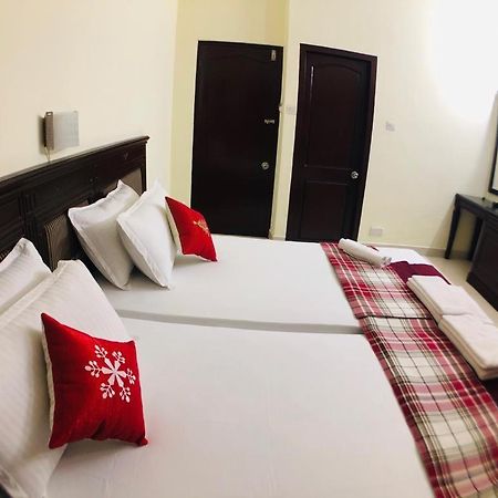 Mjm Plaza Hotel Kochi Luaran gambar
