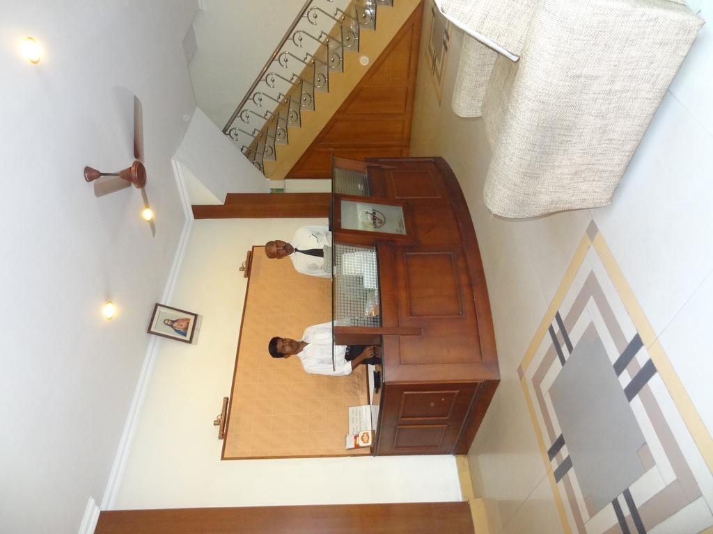 Mjm Plaza Hotel Kochi Luaran gambar