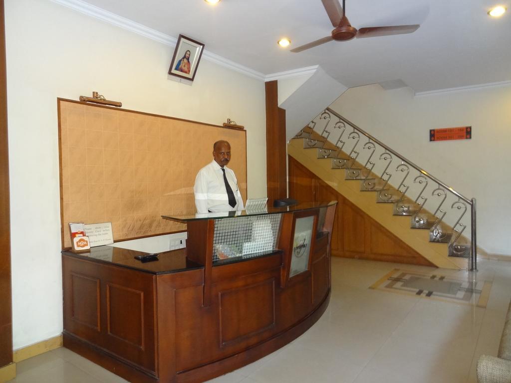 Mjm Plaza Hotel Kochi Luaran gambar