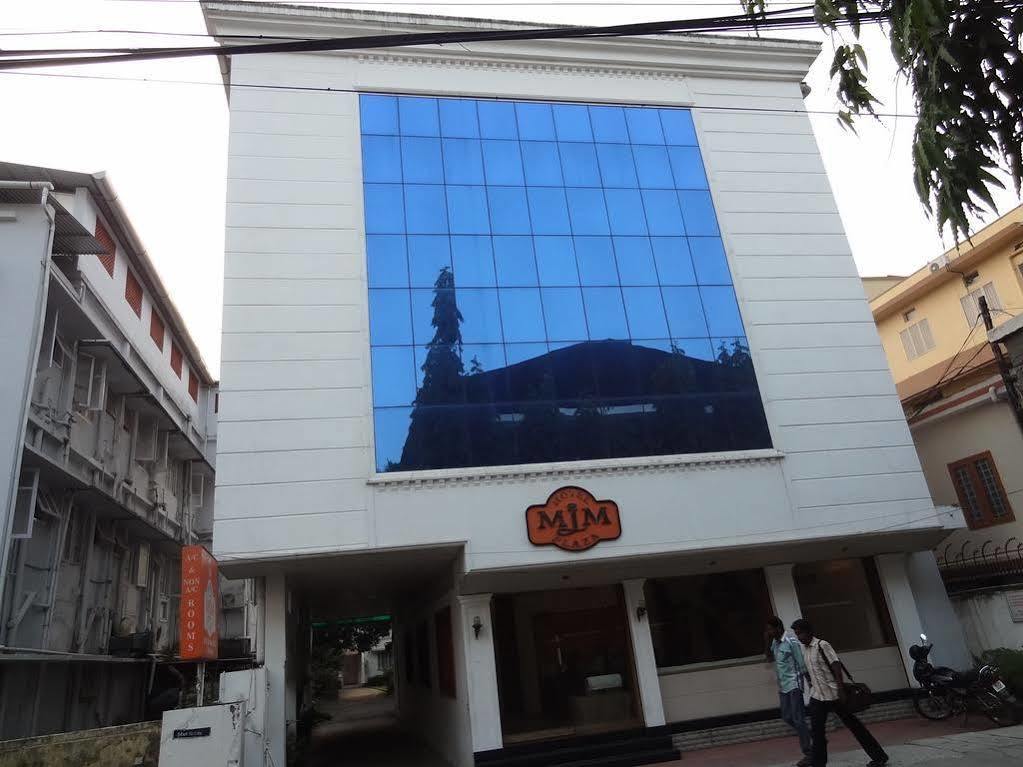 Mjm Plaza Hotel Kochi Luaran gambar