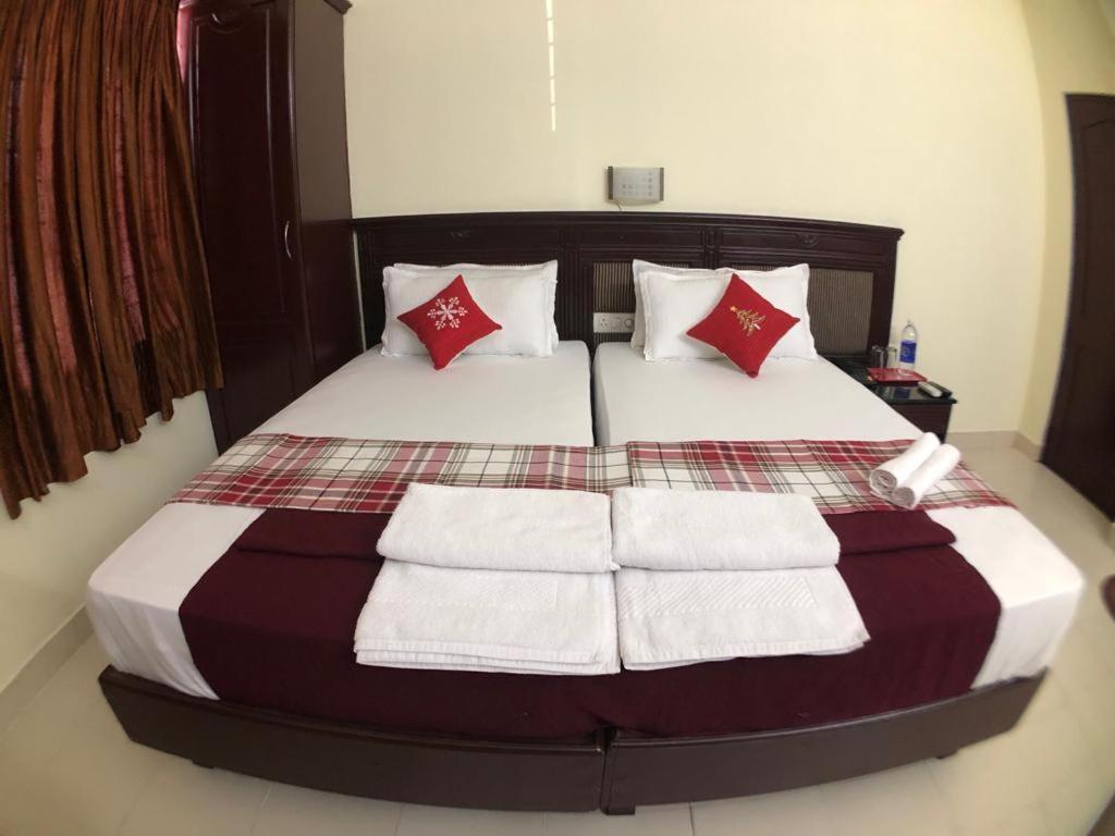Mjm Plaza Hotel Kochi Luaran gambar